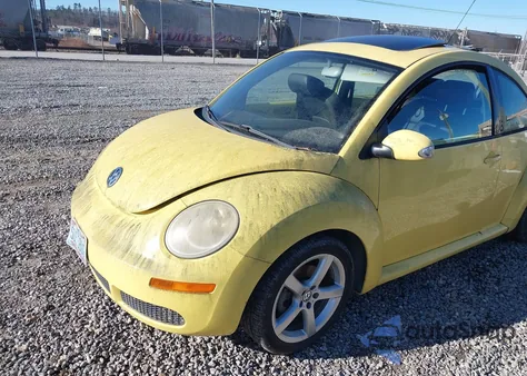 2010 Volkswagen New Beetle 2.5L z USA, uszkodzony, nr VIN 3VWRW3AGOAMO26368